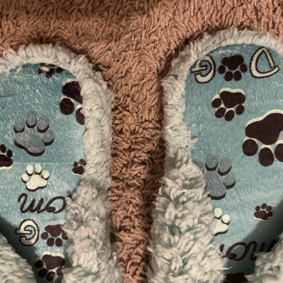 Women’s size s/m dog mom slippers - Picture 3 of 5
